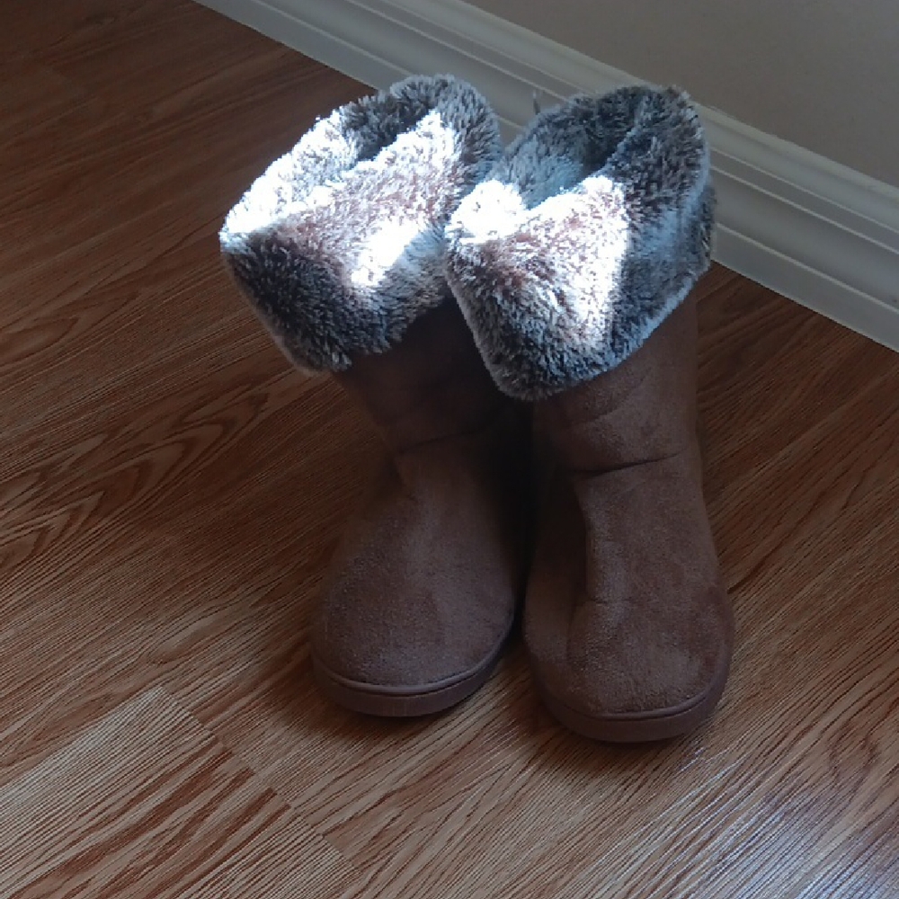 Cozy Brown Faux Fur Lined Boots Size Small